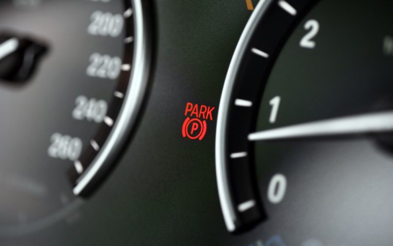 علت روشن شدن چراغ ترمز ال نود