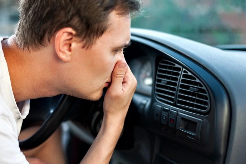 دلیل بوی بنزین در خودرو