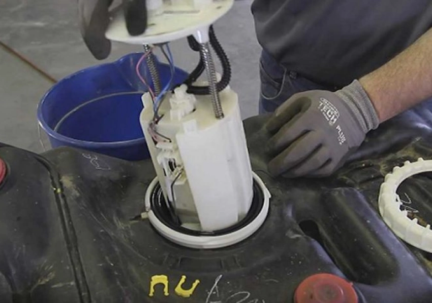 تعویض مغزی پمپ بنزین مگان