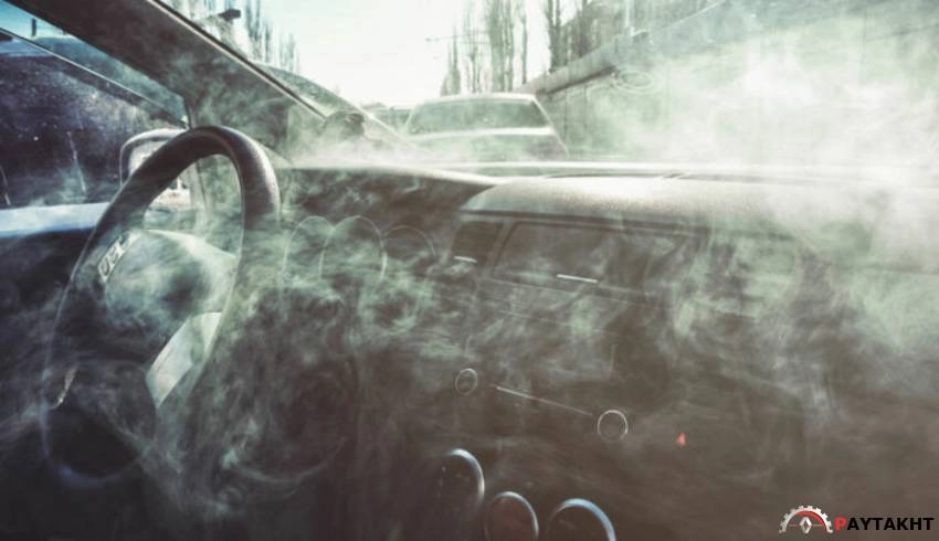 خروج دود سفید از دریچه بخاری ماشین  