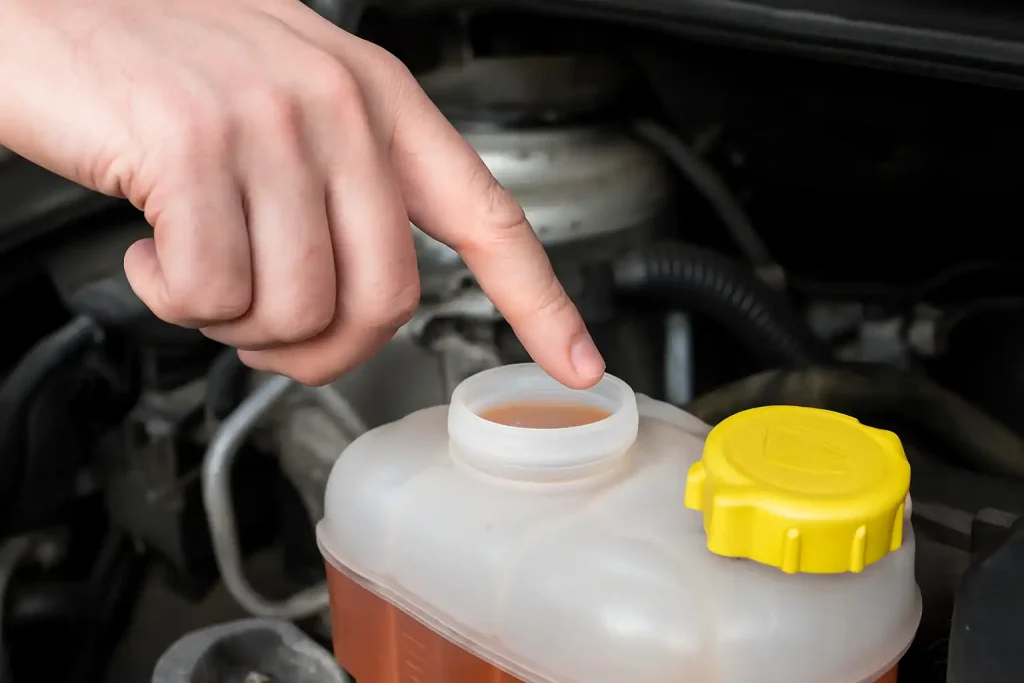 علائم خرابی واتر پمپ مگان