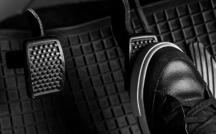  سفت شدن ترمز ماشین | علت میخ شدن ترمز و راه‌های رفع آن