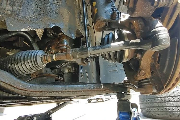 دلایل تق تق خودرو در حالت درجا