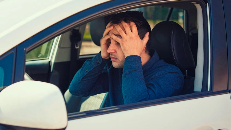 چرا-ماشین-گاز-میخورد-ولی-راه-نمیرود