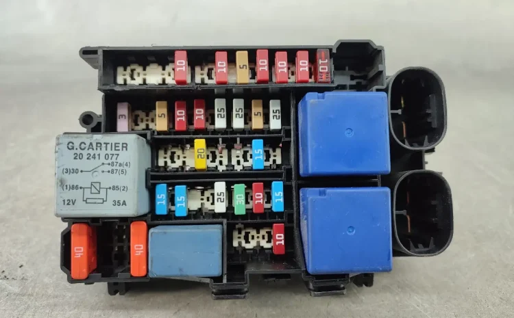  علائم خرابی جعبه فیوز مگان و روش‌های عیب‌یابی | توضیح کاربرد هر فیوز