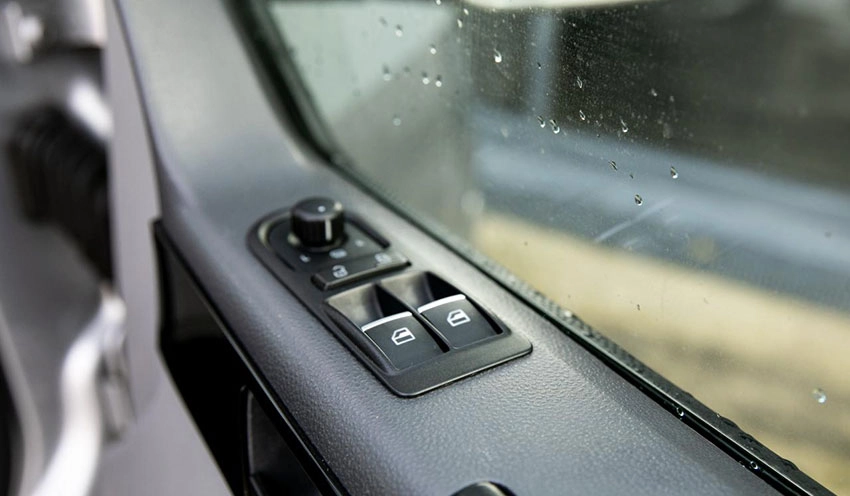 شیشه بالابر اوتومبیل